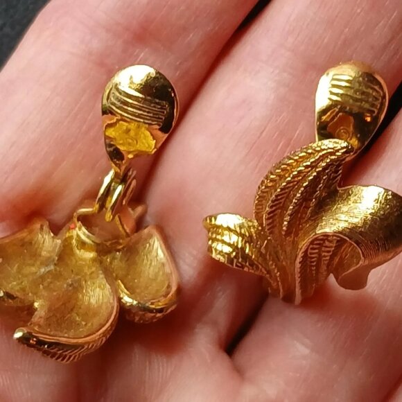 Vintage Monet PATD, Brushed Gold-tone Clip-on Earrings - Picture 4 of 5